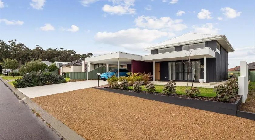 Sedgeway Place - Image 1