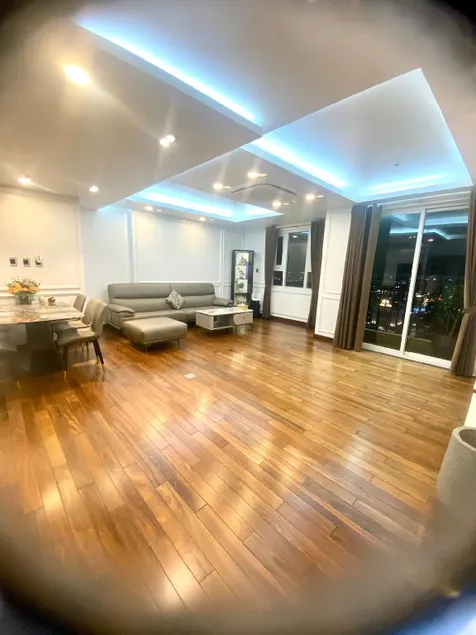 Large 3 Bedroom Apartment SHP Plaza Building - Image 1
