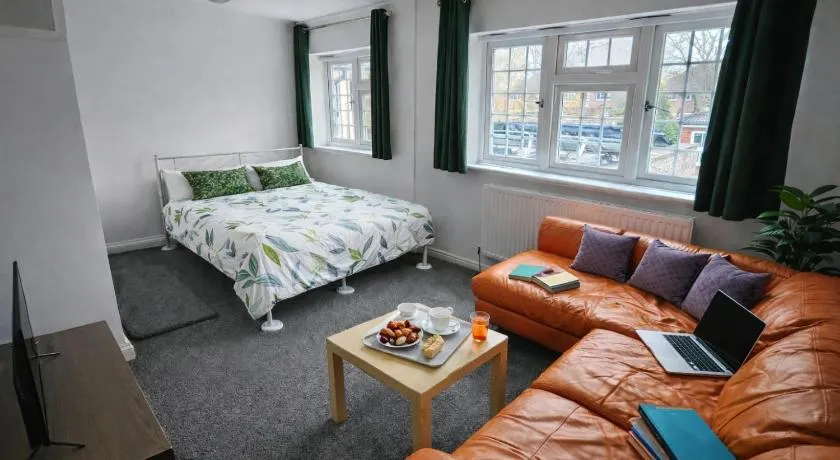 ValueStays Comfortable Rooms Windsor Legoland Heathrow - Image 1