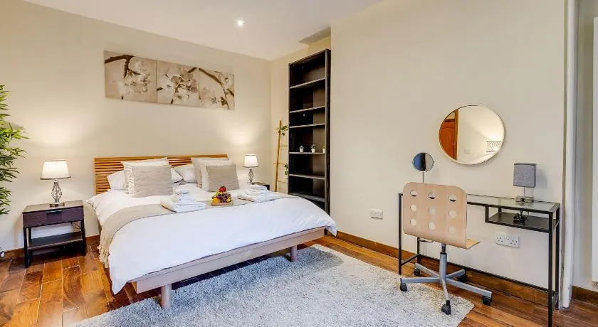 Entire Family Home - 2BD2BTH Central Earl's Court - Image 1