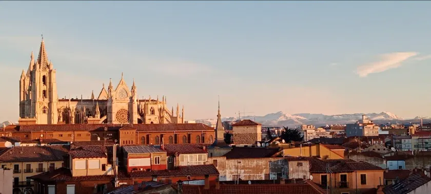 The View - Apartamento reformado con vistas a la Catedral by leonapartamentos - Image 1