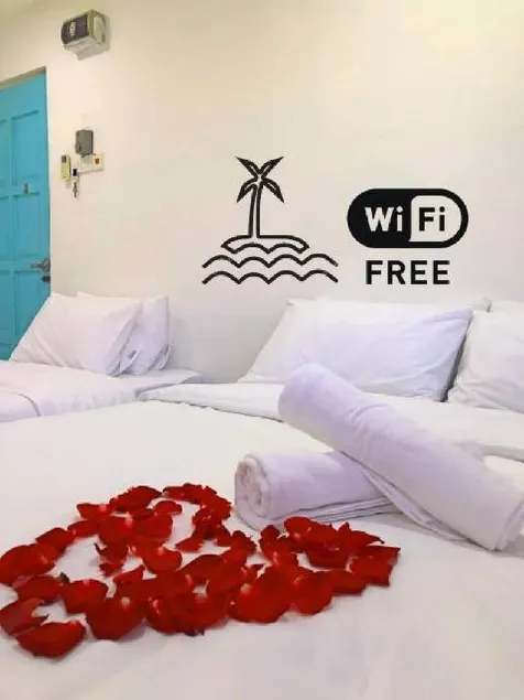IBAI BEACH GUESTHOUSE - Image 1