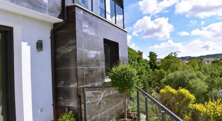 ALBERGUE HOSTING DUERO - Image 1