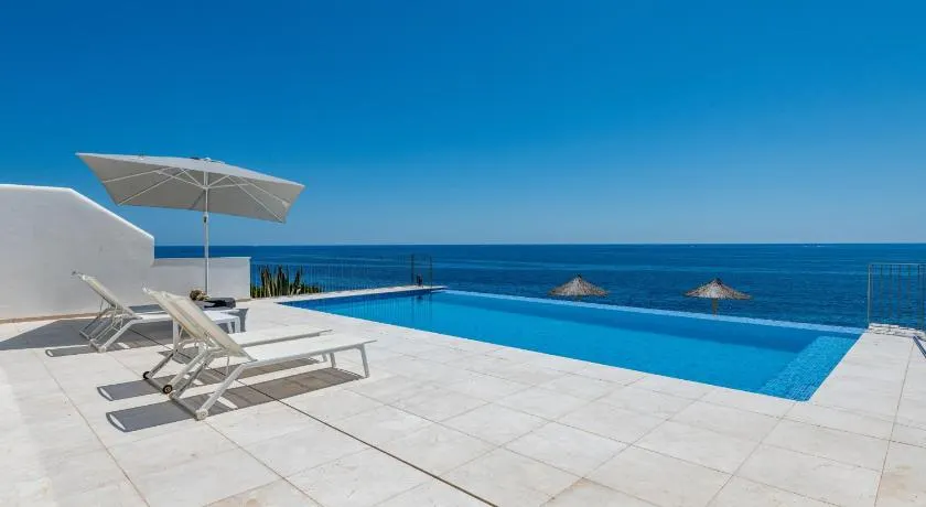 Villa avec jardin, barbecue et jacuzzi - Image 1