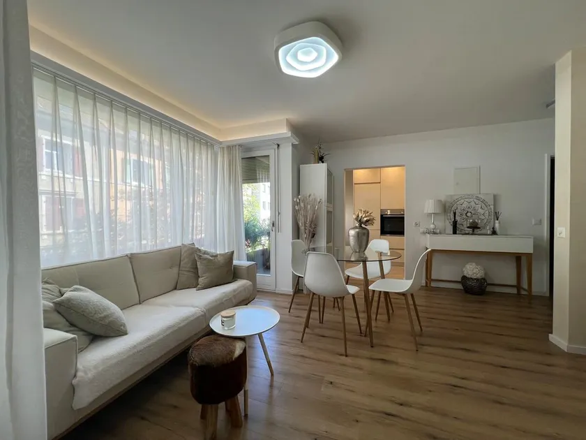 Stylish 1-bedroom condo close to exhibition square - Image 1