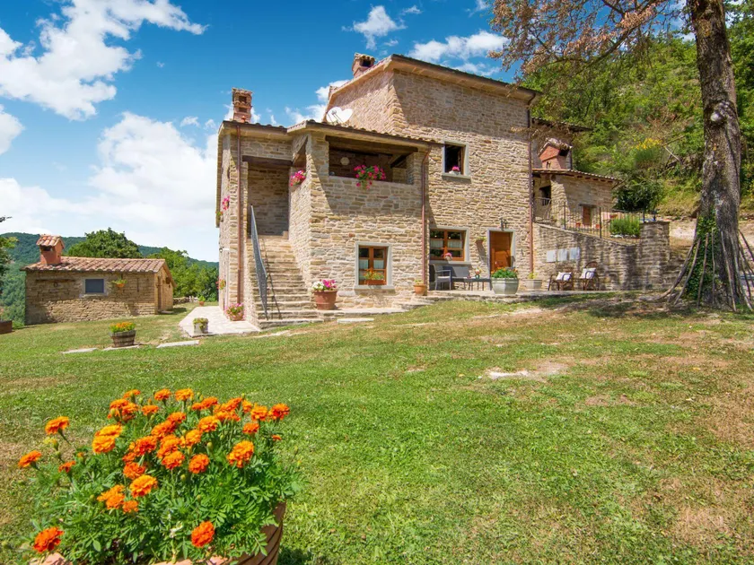 Dům v Città di Castello s Bazénem - Image 1
