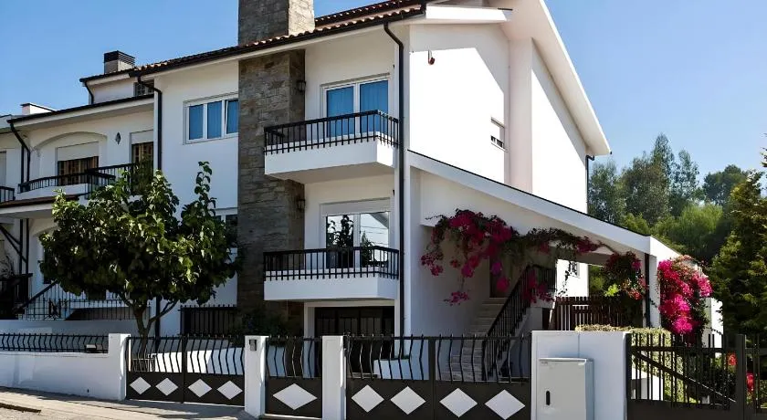 Spacious Villa in Vila Nova de Gaia - Image 1
