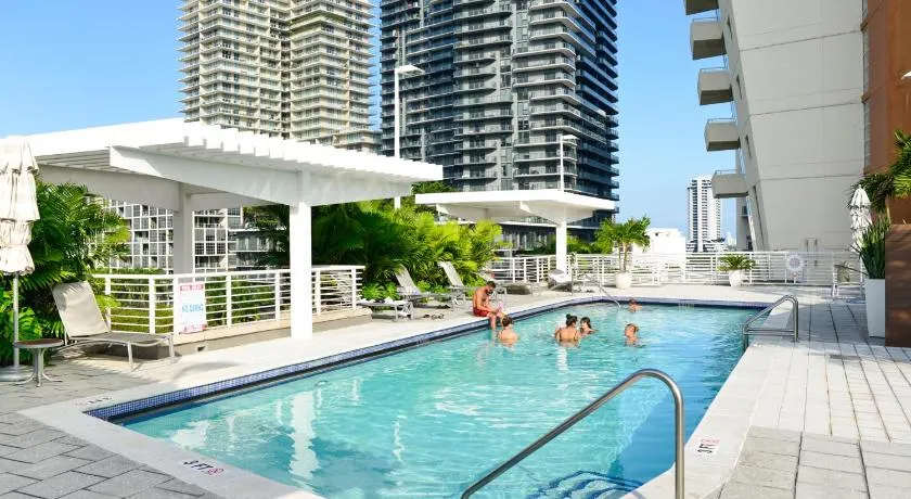 Relax Family Midtown - free parking & Great pool - Image 1