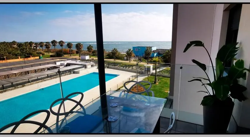 Appartement convivial et familial avec internet haut débit, piscine et terrasse | Vue jardin | Proche de la plage | Parfait pour le travail à distance - Image 1