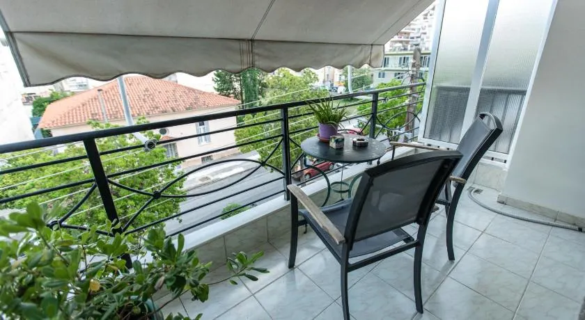 Central Cozy Apartment - Image 1