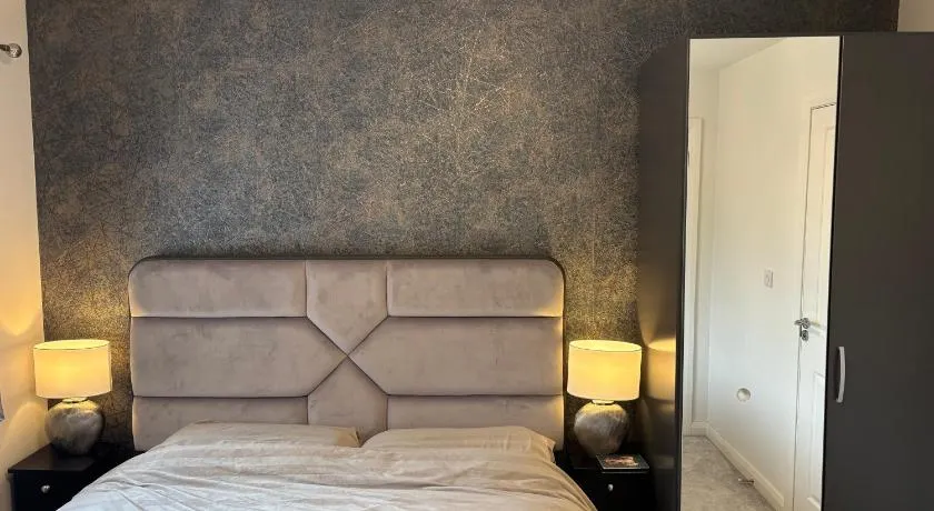 ADI Guest House Lurgan - Image 1