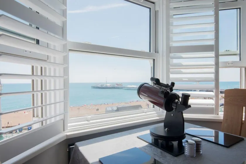 Direct Sea Views, Seafront Location & Free Parking - Image 1