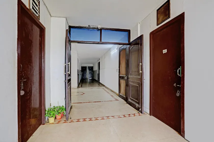 Hotel O by OYO Naveen Stay - Image 1