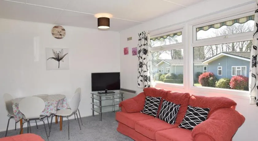 2 Bed in Holt oc-weyhp - Image 1