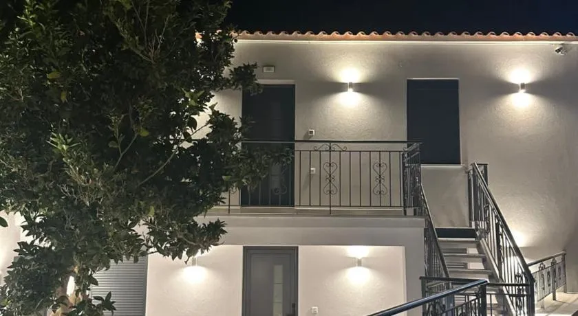 Flonikos Apartmnets - Image 1