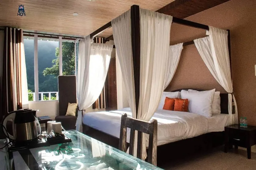 Boutique Riverside Property - Image 1