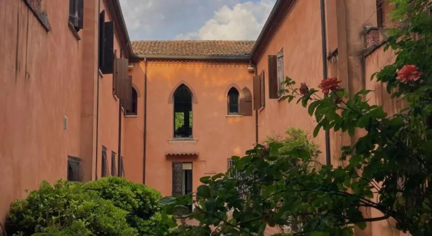 Storico appartamento con parco - Image 1