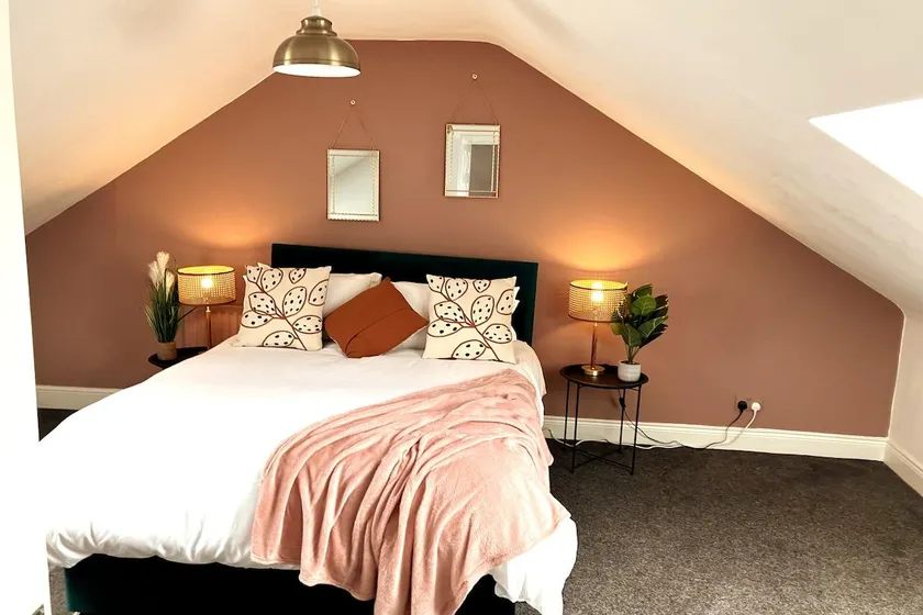 Rose Cottage - 5 Person city centre with parking - Image 1