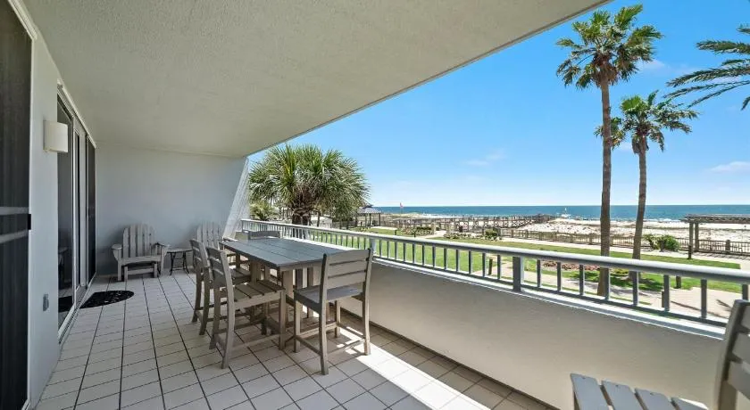 Bristol 2003-Gorgeous Beachfront Condo in Resort- 4bd45 bath - Sleeps 13 - Image 1