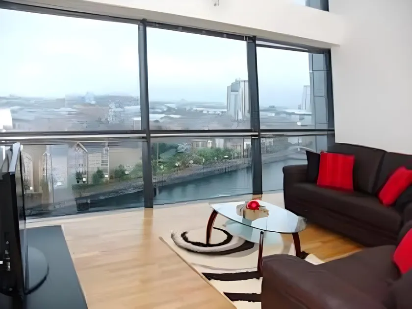Quay Apartments - Image 1
