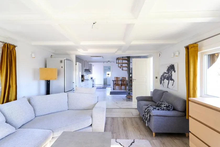 8 Beds • Workers Dream Home • Free Parking • Wifi - Image 1