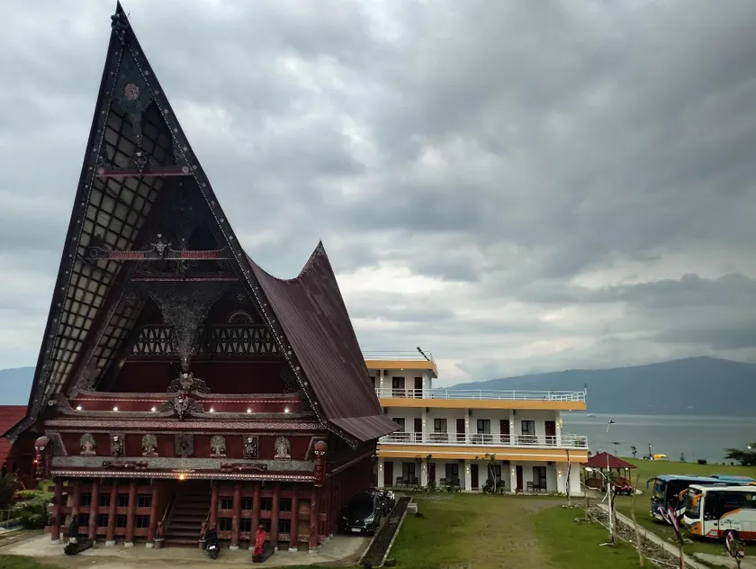 Lopo Hotel & Resort Samosir - Image 1