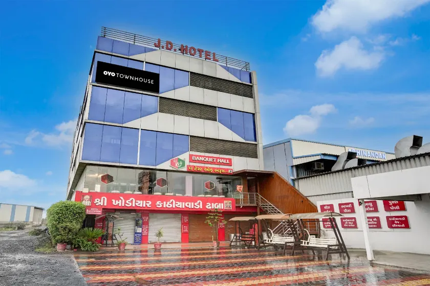 Townhouse Kadodra formerly JD Business Hotel - Image 1
