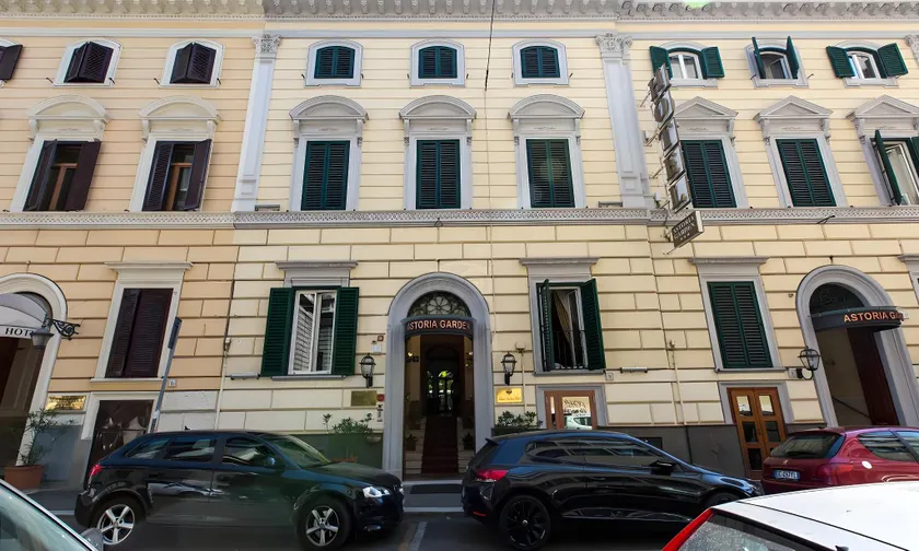 Hotel Astoria Garden - Image 1