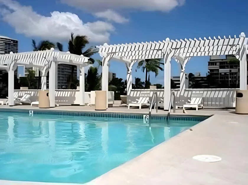 Waikiki Monarch Hotel - Image 1