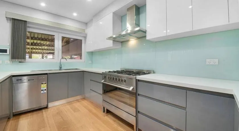 Lovely Duplex in Cabramatta West 4 bedrooms - Image 1