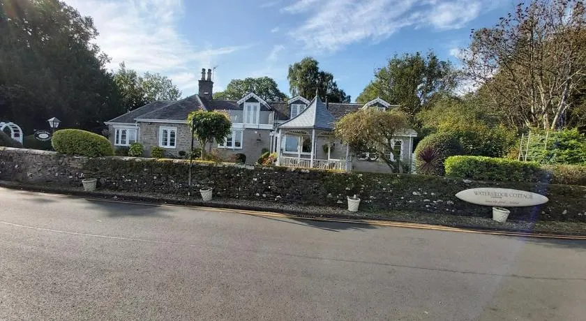 Waters Edge Cottage - Image 1
