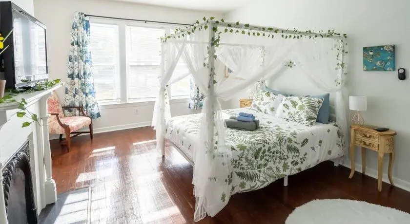 Garden Penthouse in RVA! 3 Bedroom, 3 Bath! - Image 1