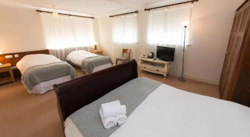 Connemara Lake Hotel - Image 1