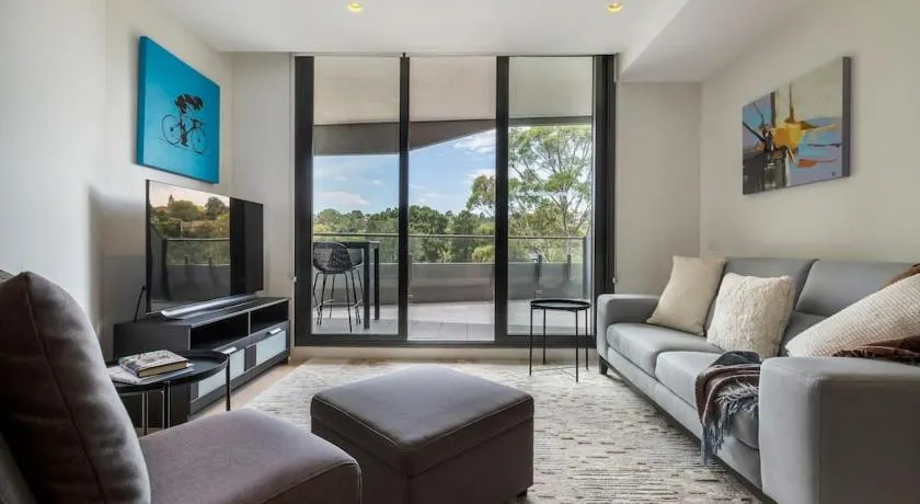 Peaceful 2 bedroom unit with Free parking - Image 1