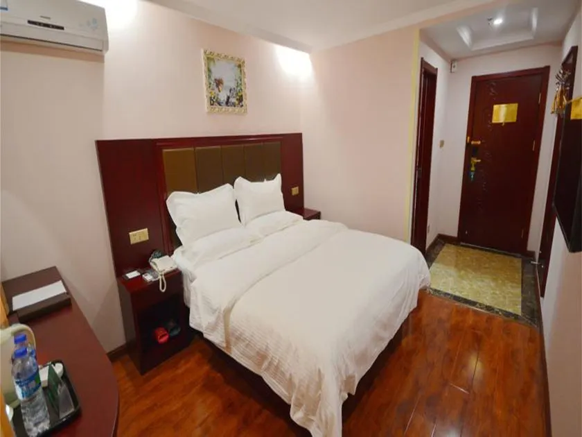 GreenTree Inn Yinchuan Pedestrian Street East Liqun Street Express Hotel - Image 1