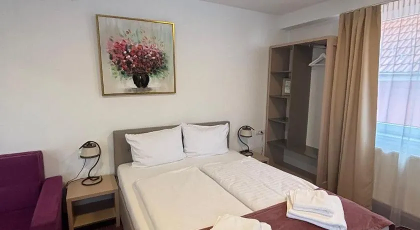 Simar Bed & Coffee Guesthouse - Image 1