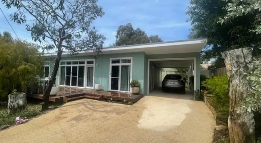 Saltbush - Ideally located and modernised MCM Beach House - Image 1