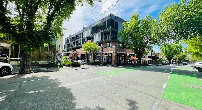 Modern Apartment In Flawless Fitzroy+Carpark - Image 1
