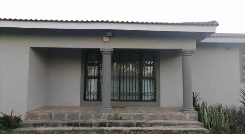 Queens And Kings Lodge - Image 1