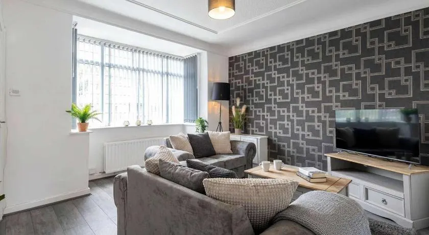 Spacious & Bright 3 Bedroom House in St Helens - Image 1