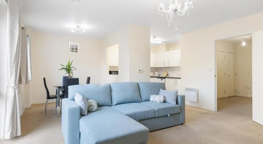 Memorable and spacious 2 bed apartment - Image 1