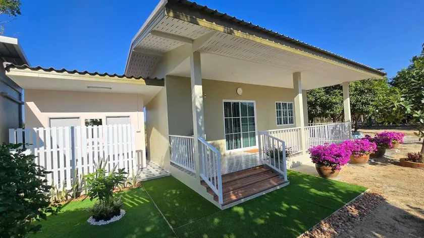 บ้านลดาวัลย์ (Laddawan Cottage) - Image 1