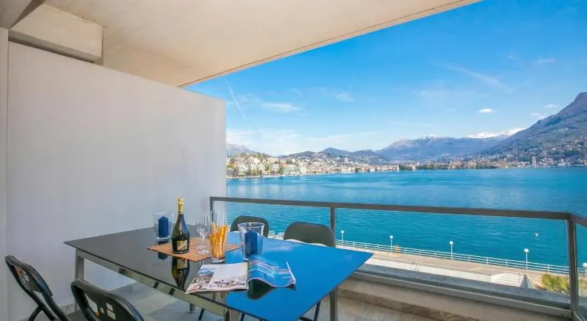 Paradiso Incanto Lake View Apartment - Happy Rentals - Image 1