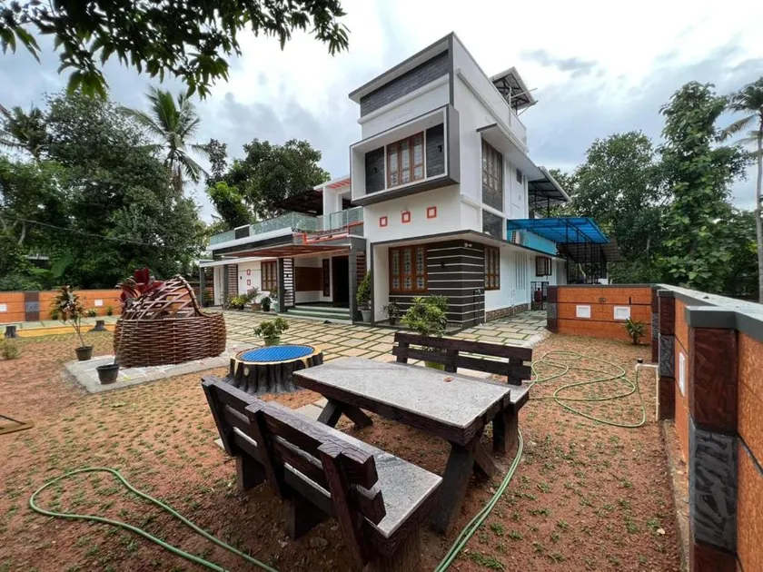 Luxury Villa - Image 1