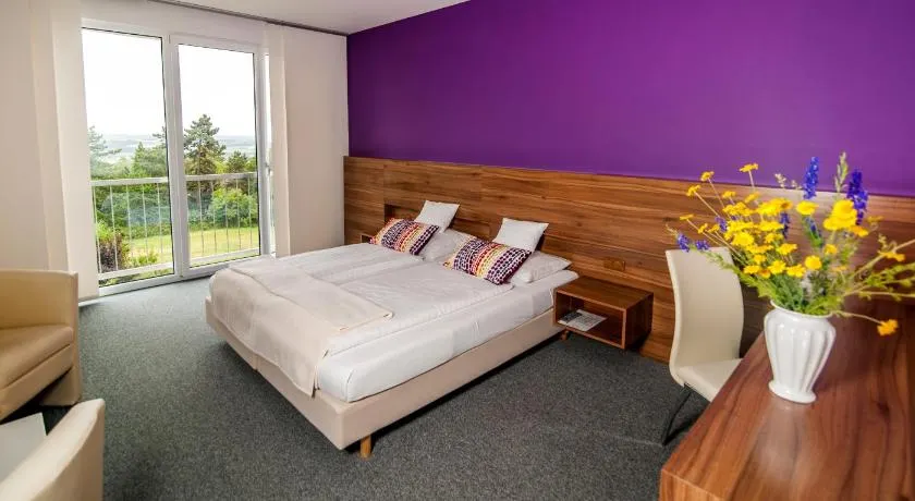 Amethysthotel Mantler - Image 1