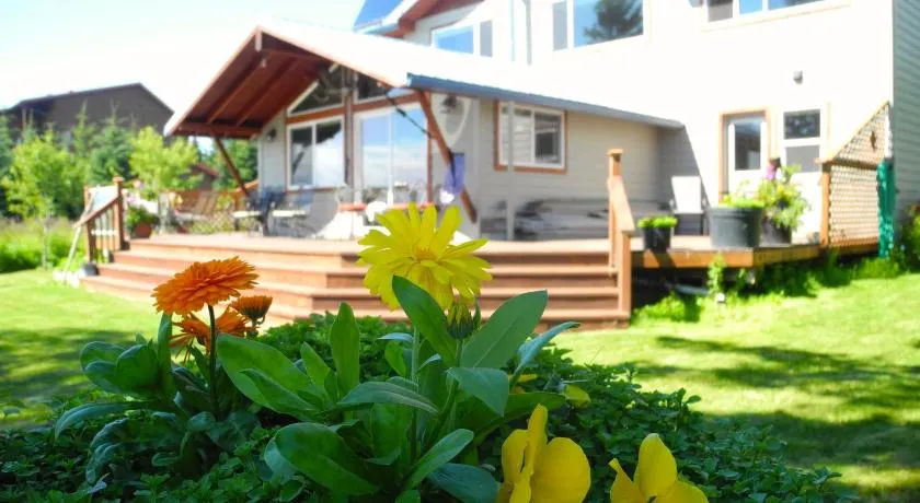 Bay Avenue Inn - Image 1