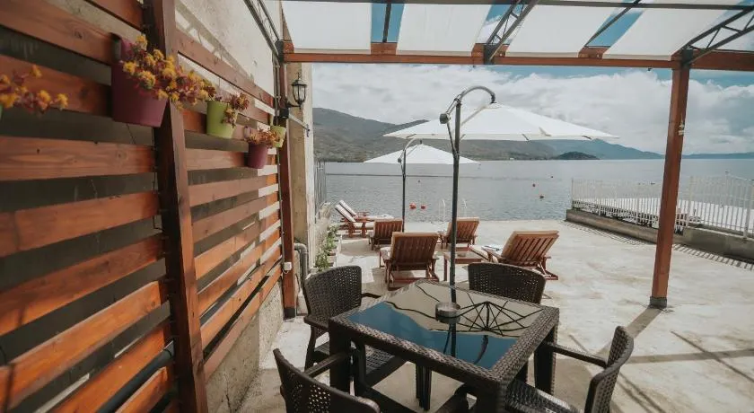 Beachfront Apartments Bojadzi - Image 1