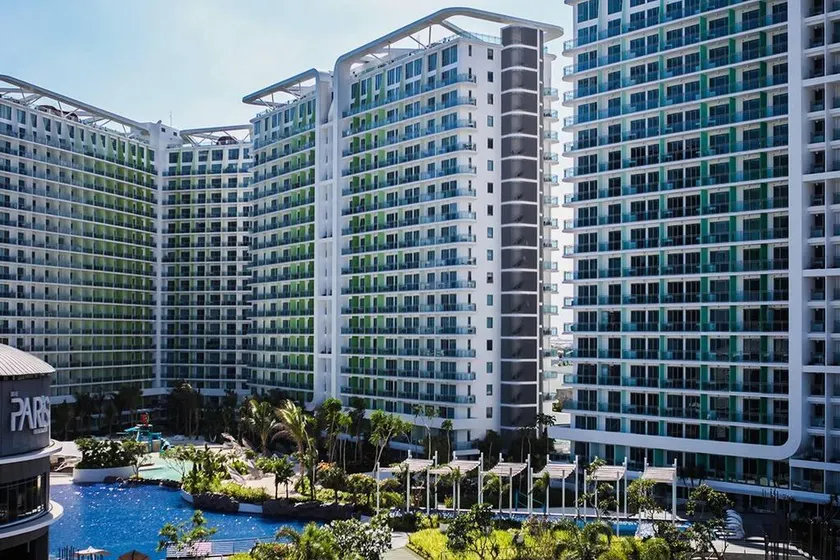 AZURE C4 BEACHPOOL balcony wifi MULTIPLE UNITS - Image 1