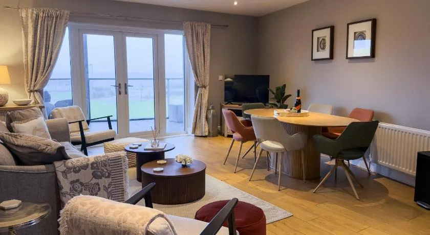 Luxury Sea View Apartment - Image 1