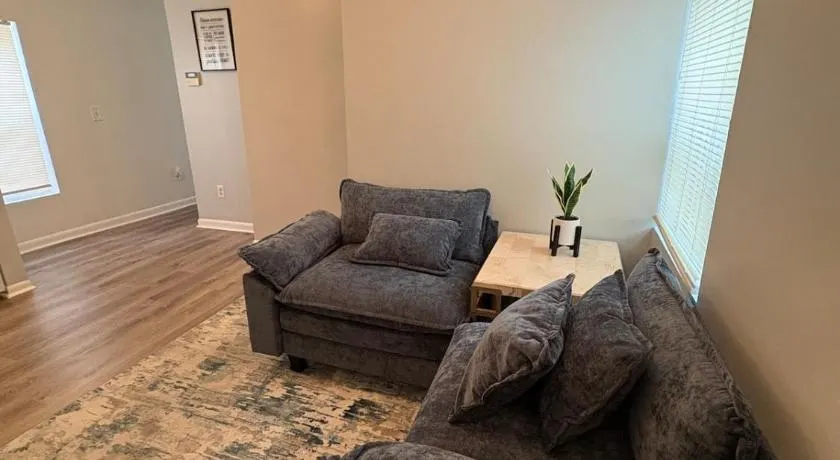 Charming 2-bedroom house 5 minutes from UF Health in sunny downtown Jacksonville - Image 1